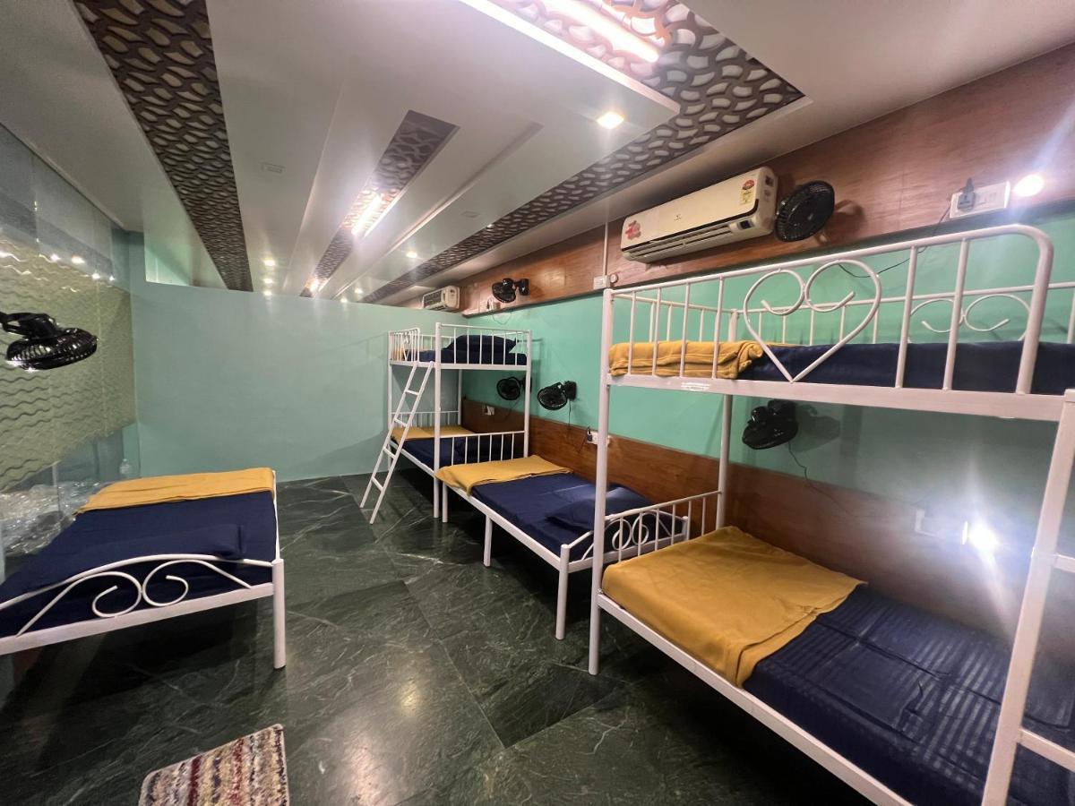 Backpackers Hostel Poona Buitenkant foto